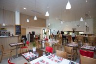 mardi 14 juin 2016
Les Apprentis d'Auteuil ont ouvert un restaurant de formation et d'insertion des jeunes, La Salle à manger, rue Geymard. Sylvain Frappat - Ville de Grenoble 2016