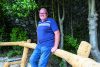 jeudi 30 juin 2016
Marc Colson, artisan d'art, et Dominique Petelaz (chemise), Ciments Vicat, ont oeuvré pour la réalisation de ce banc, situé Jardin des Dauphins.                                     Sylvain Frappat - Ville de Grenoble 2016