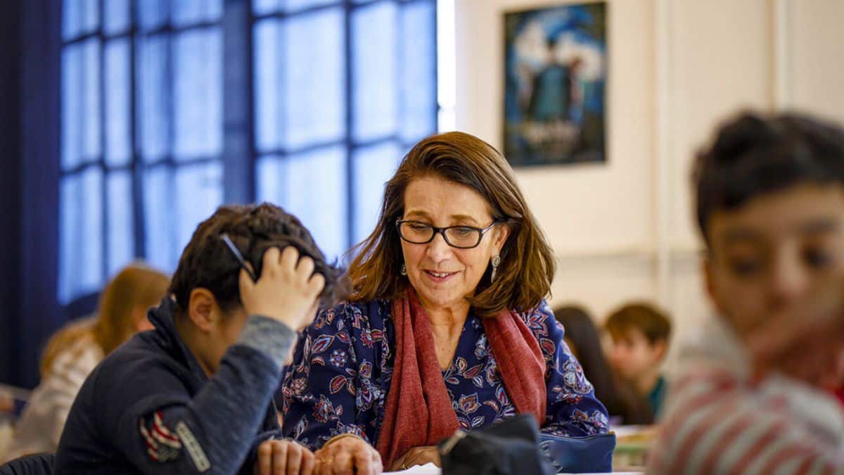 salaire des aesh en 2025 combien gagnent réellement les accompagnants d’élèves en situation de handicap