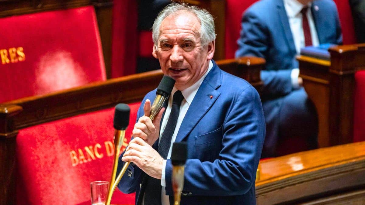 c'est inadmissible françois bayrou vise l’épargne des français en 2025 voici quels livrets vont avoir des impôts renforcés