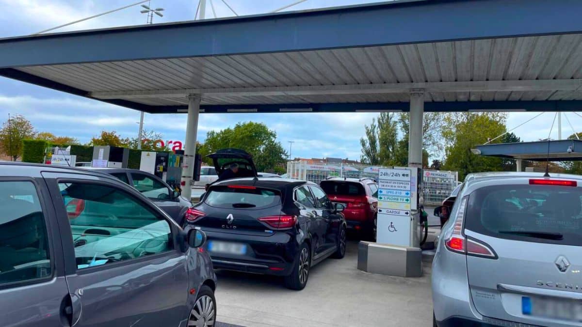 cette nouvelle escroquerie fait des milliers de victimes à la pompe à essence, la gendarmerie alerte