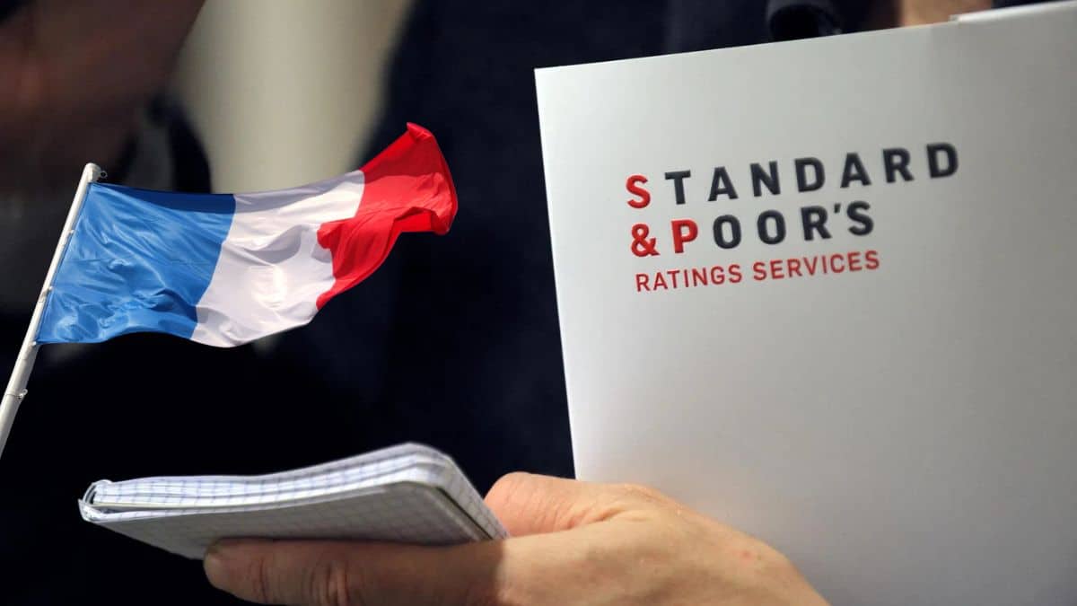 standard & poor’s maintient sa note mais sonne l’alarme sur la dette l’avenir économique de la france inquiète