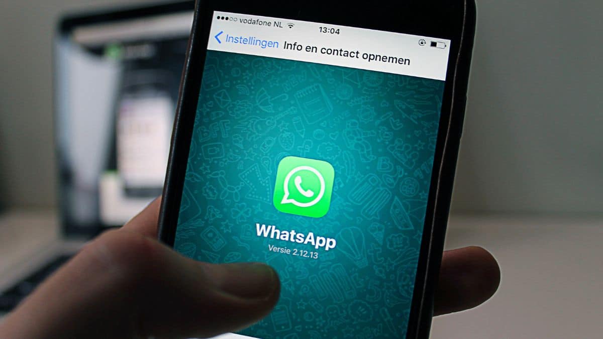 cette arnaque massive sur whatsapp fait des milliers de victimes l’option cachée à désactiver