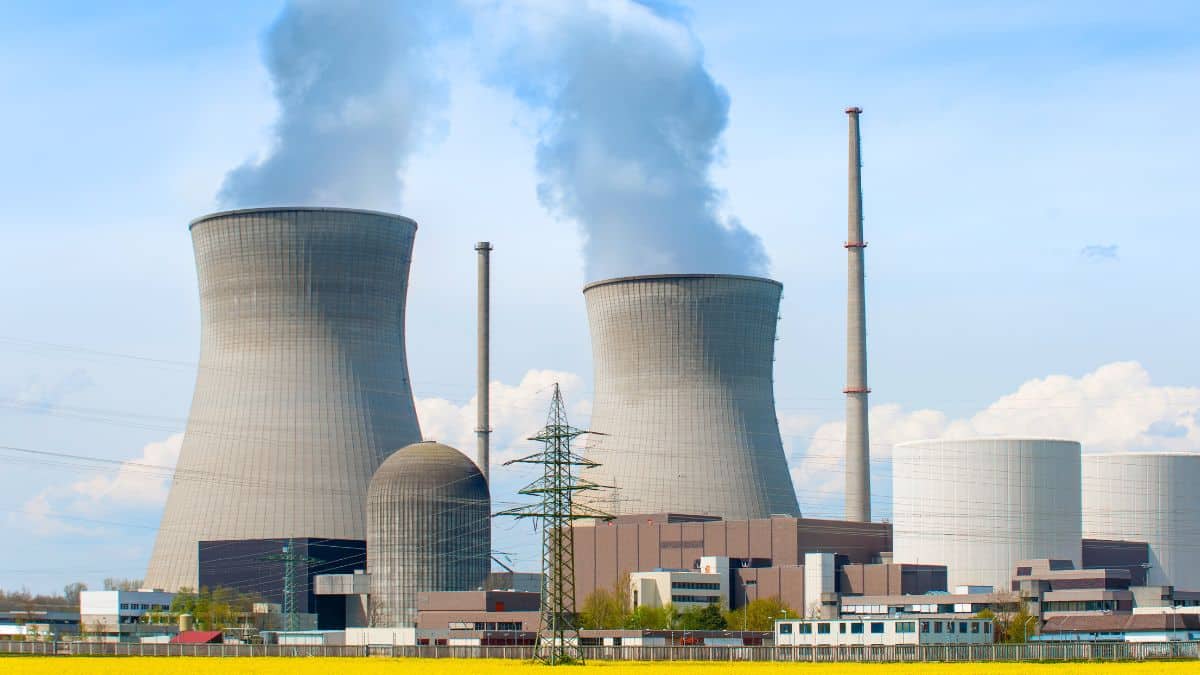 on pensait que c’était de la science fiction ce béton de centrale nucléaire se reconstruit sous l’effet des radiations extrêmes